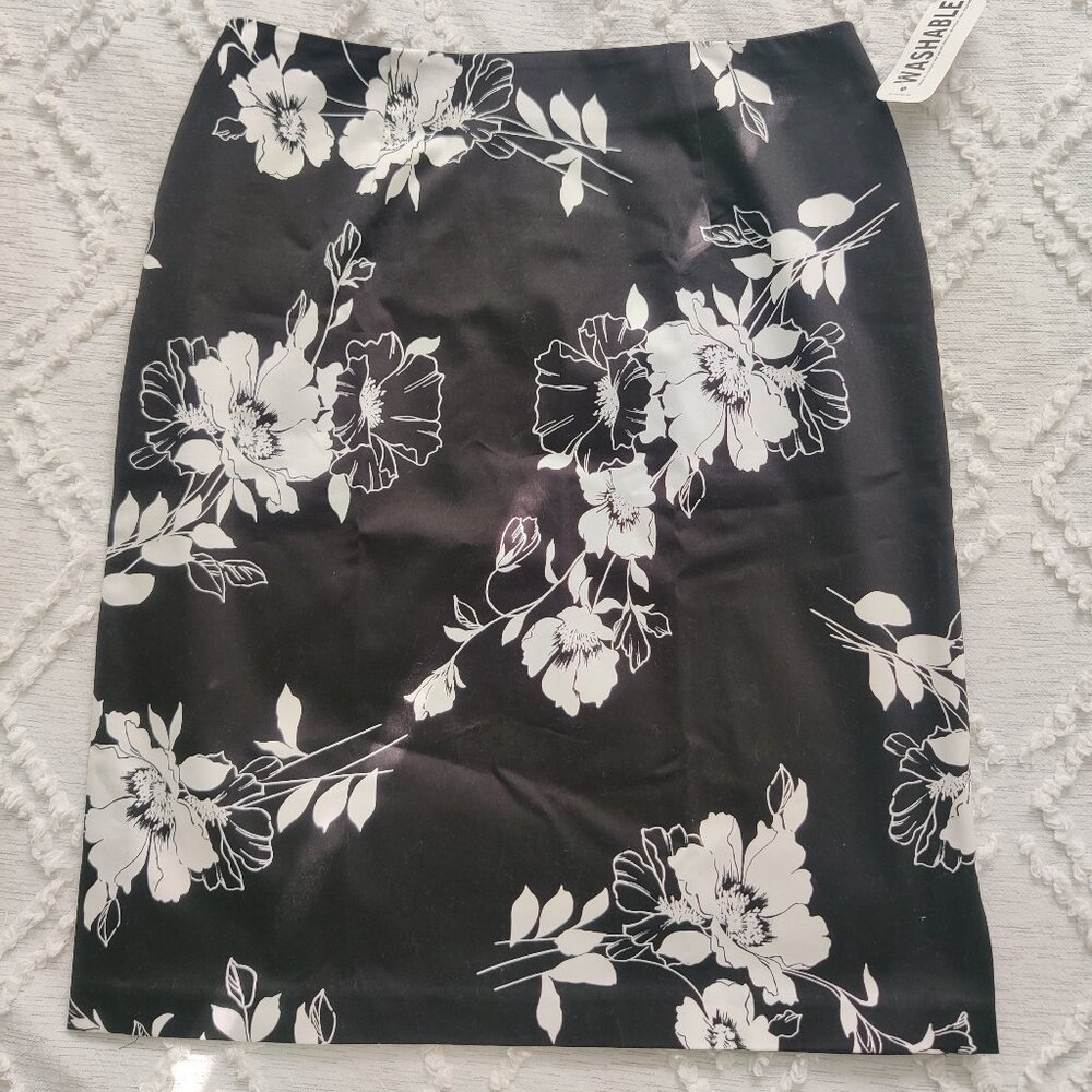 Worthington Black and White Flowered Skirt Size 10